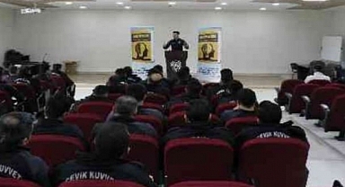 Genç Polis Memuru, Yazdığı Kitabın Gelirinin Bir Kısmını Şehit Ailelerine Bağışladı