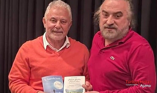 Şair Emniyet Müdürü Öztürk,Volkan Konak'a İki Kitap HEDİYE Etti