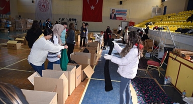 Manisa gençliği depremzedeler için tek yürek