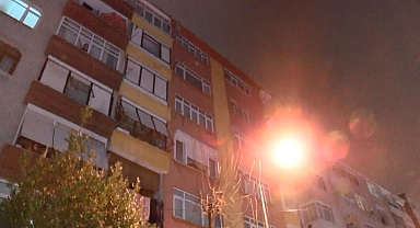 Bahçelievler'de önündeki kaldırım çöken apartman tedbir amaçlı boşaltıldı