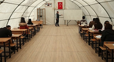 Bakan Özer CHP heyetiyle bir araya geldi