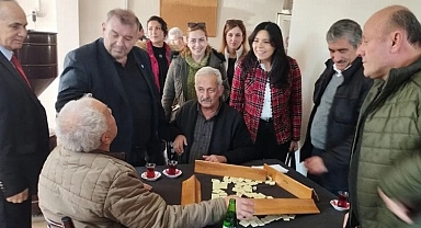 İzmit'te İYİ Partililerden 'çat kapı'