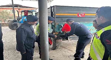 Motosiklet Sürücülerine Reflektör Yelek Dağıtıldı .