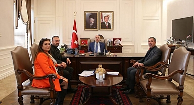 İzmir TUMED Yöneticilerinden Vali Köşger'e Anlamlı Ziyaret 
