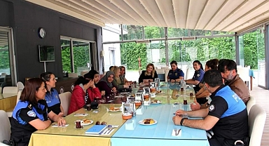 Başkan Hümeyra Gezer, Depremzede Misafirlere Çay Partisi Verdi