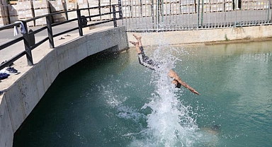 Adana'da sıcaklar bunalttı.