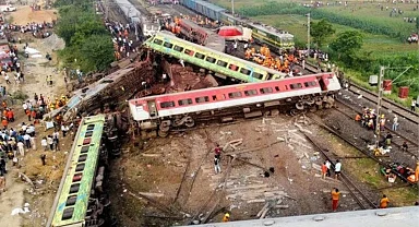 Hindistan'daki tren kazasına korkunç bilanço; 288 ölü, 900'den fazla yaralı