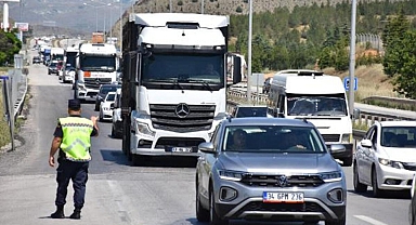 'Kilit kavşak' Kırıkkale'de bayram yoğunluğu