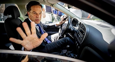 Hollanda’da koalisyon hükümeti istifasını krala sundu