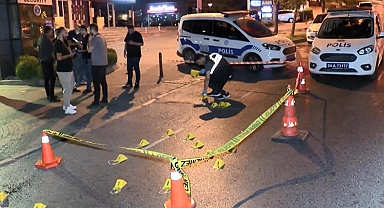 Bağcılar'da silahlı saldırı! İki kişi ağır yaralandı