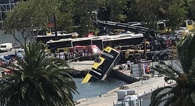 İETT Otobüsü Denize Uçtu