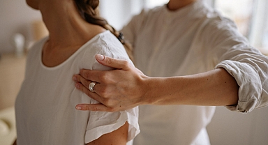 Omuz Çıkığı Belirtileri ve Tedavisi Nasıldır? 