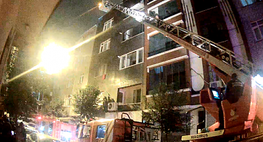 Esenler'de Bir Apartmanda Çıkan Yangın Panik Oluşturdu
