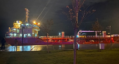 Zeytinburnu'da Petrol Gemisi Karaya Oturdu