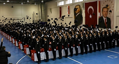 Afyonkarahisar POMEM Mezunu 439 Polis Adayı Kep Attı 