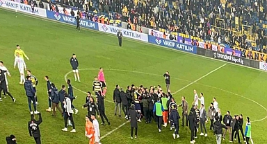 Koca'dan Hakem Halil Umut Meler'e Yumruklu Saldırı