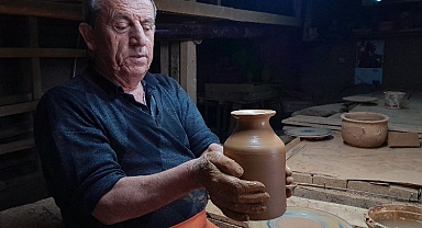 Bilecik'te 130 yıllık atölyede çarklar sanata dönüyor