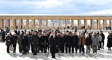 Emekliler Partisi Anıtkabiri Ziyaret Ederek Resmen Faaliyetine Başladı