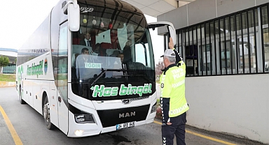 Otobüs Yolcuları Emniyet Kemeri Hakkında Bilgilendirildi 