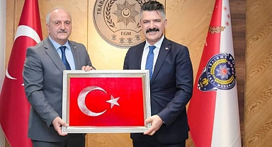  Trabzon Emniyet Müdürü Esertürk'e ANLAMLI HEDİYE 