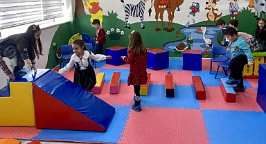 Emniyet Müdürlüğü'ndeki Çocuk 
