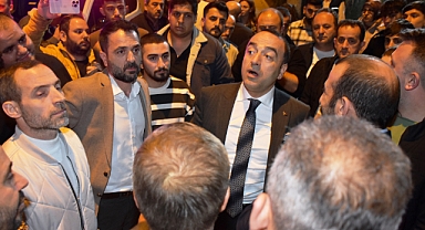 Esenler'de Bayrak Tartışması; CHP Gençlik Kolları Joplu Saldırıya Maruz Kaldı