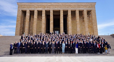 İmamoğlu ve CHP'li 26 İlçe Belediye Başkanı Ata'nın Huzuruna Çıktı