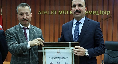 Konya'da Başkan Altay mazbatasını aldı