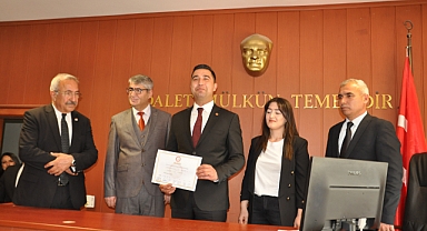 Mazbatasını Alan Mustafa Mert Olcar, Kadirli Belediye Başkanlığını Devraldı