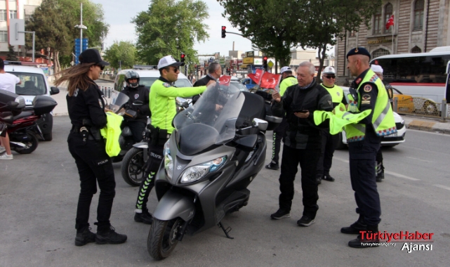 Motosiklet sürücülerine " Kask " farkındalığı