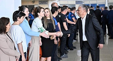 Muratpaşa Belediye Başkanı Ümit Uysal, Çalışanlarıyla Bayramlaştı