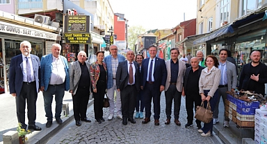 Sarıyer Belediye Başkanı Aksu, Bayramı Komşularıyla Buluşarak Kutladı