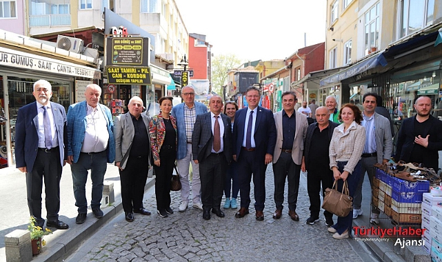 Sarıyer Belediye Başkanı Aksu, Bayramı Komşularıyla Buluşarak Kutladı