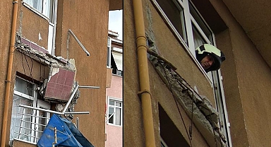 Avcılar'da balkonu çöken bina tahliye edildi. Daha önce 'orta hasarlı' raporu verilmiş