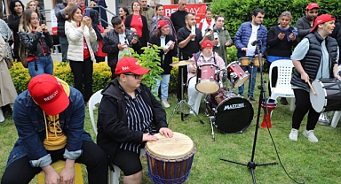 Eçadem’li Çocuklar Topluma Katkı Günü’nde Doyasıya Eğlendi
