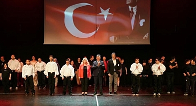 EÇADEM'li Öğrencilerden Yılsonu Gösterisi
