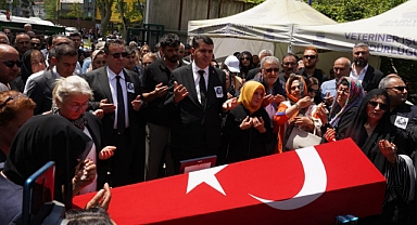 Kemer Mahallesi'nin Ablası, Muhtar Fulya Bayram Son Yolculuğuna Uğurlandı