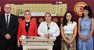 CHP'li Suiçmez baroların hayvan hakları merkez üyeleriyle seslendi