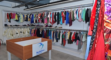 'Dost Eller' Veren El ile Alan Eli Birleştiriyor