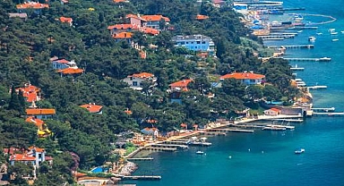 ADALAR hangi ilimizin İlçesidir. Merak ediliyor.