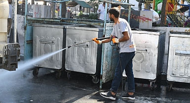 Esenyurt'ta, Çöp Konteynerleri Yenileniyor ve Dezenfekte Ediliyor