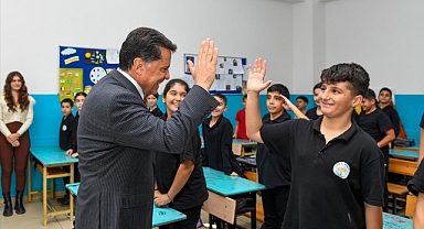 Esenyurt’ta Eğitime Profesör Eli Değiyor