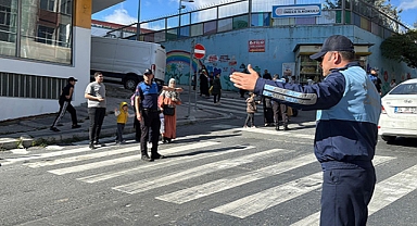 Kâğıthane’de Zabıta Ekipleri Okul Çevresinde Öğrenci Güvenliğini Sağlıyor