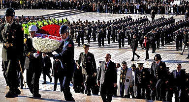 Türk Polis Teşkilatı Mensupları Ata'sına Koştu 