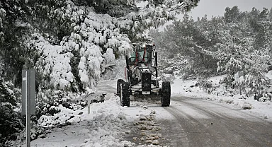 İzmir Bornova'da mevsimin ilk karı