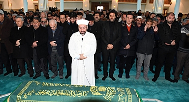 Mahsun Kırmızıgül Annesini Son Yolculuğuna Uğurladı