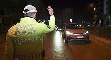 İstanbul'da Yılbaşı Trafik Denetiminde Çikolata İkramı