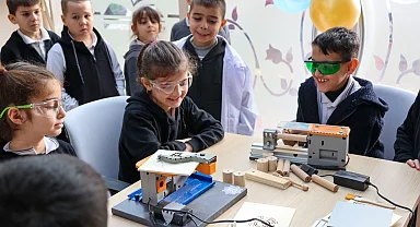 Vali Aygöl Bilecik'te Deneyap Atölyesi'ni ziyaret etti