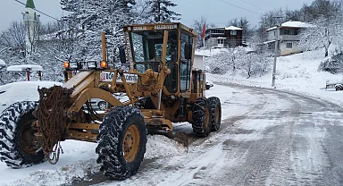Bursa Gemlik'te karla mücadeleye devam