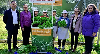 İzmir'de çocuklar toprakla buluşuyor